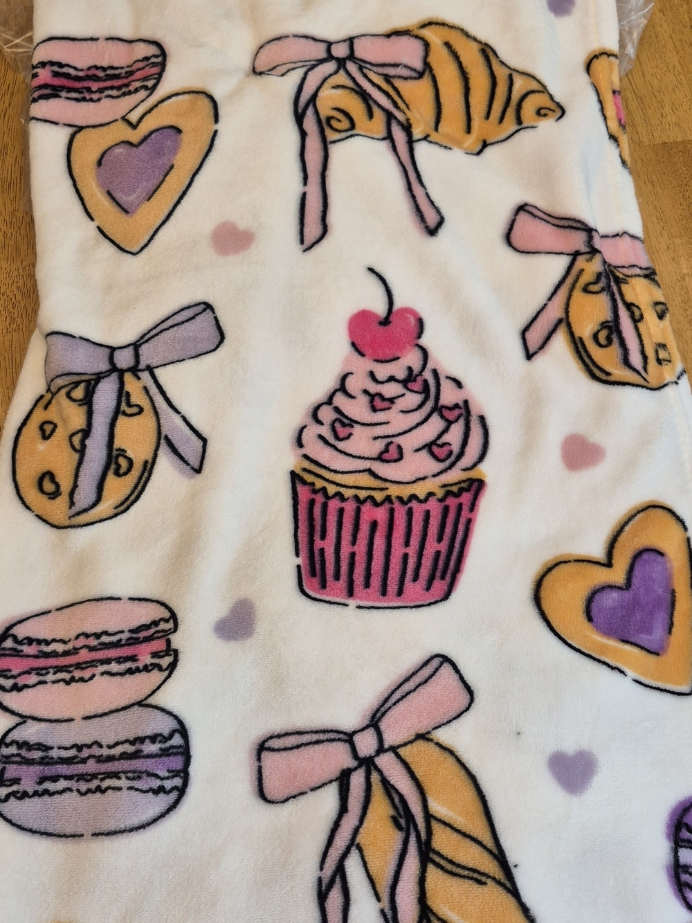 Betsey Johnson Super Soft Plush Blanket Sweet Treats Coquette Cupcake Macaroon